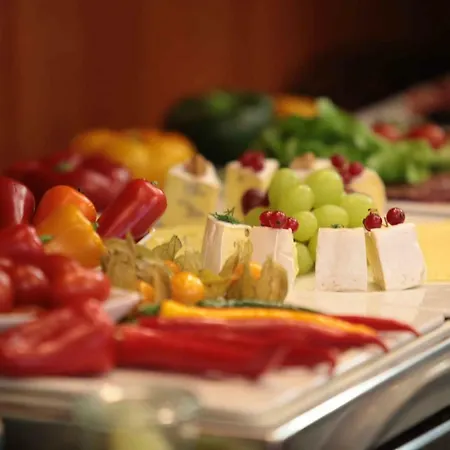 Cascade Superior Hotel