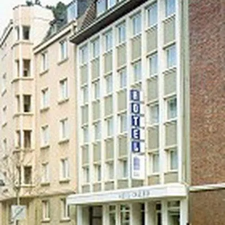 Cascade Superior Hotel