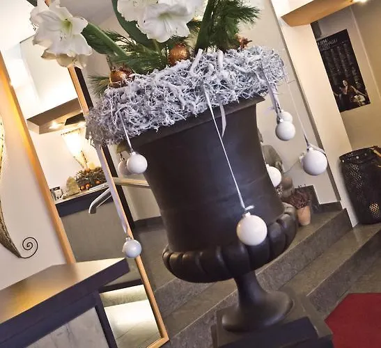 Отель Cascade Superior 3*